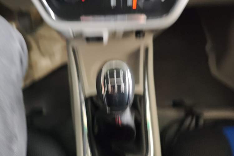 Used Jinbei New Hiace S 2023 1.5L Wealth Edition Van 2/5-Seater Non-Air-Conditioned Version SWC15M