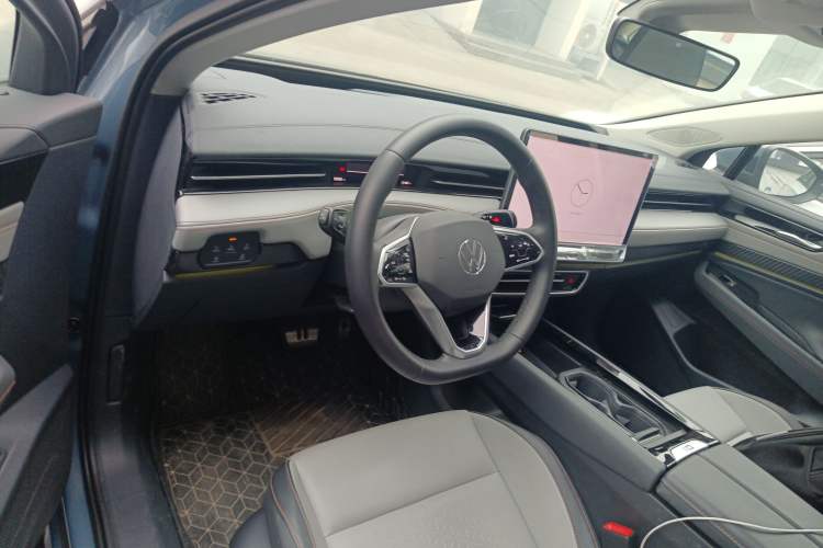 Used Volkswagen ID.7 VIZZION 2024 AIR model Center Console