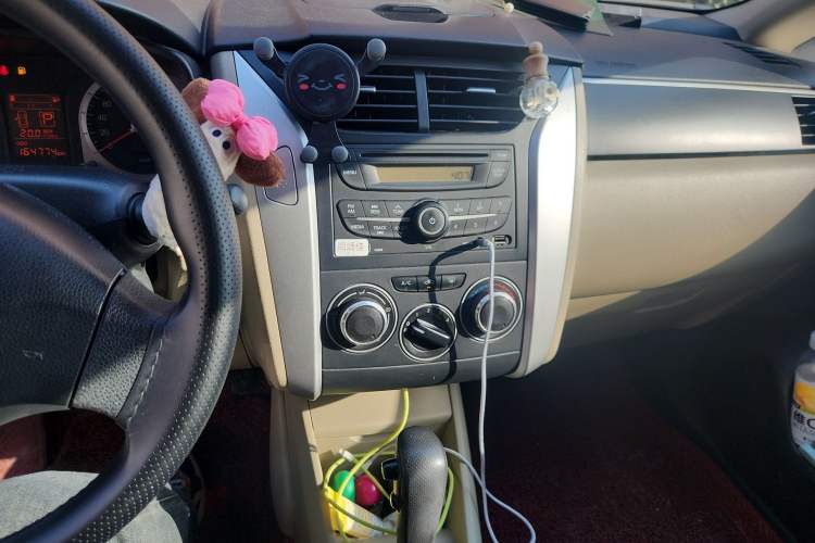 Used Venucia R50 2013 1.6L Automatic Luxury Edition