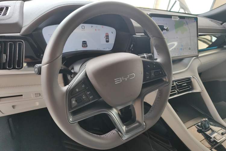 Used BYD Song PLUS New Energy 2025 DM-i 112KM Prestige Model Steering Wheel