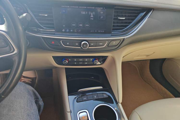 Used Buick Regal 2020 552T Elite Edition Audio And AC Panel