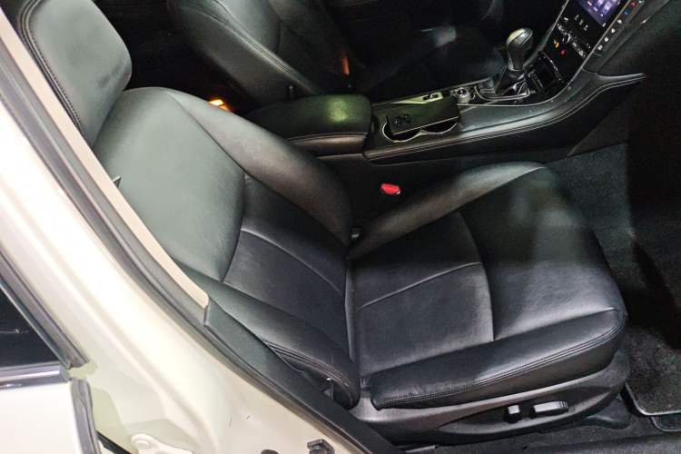 Used Infiniti Q50L 2015 2.0T Comfort Edition
