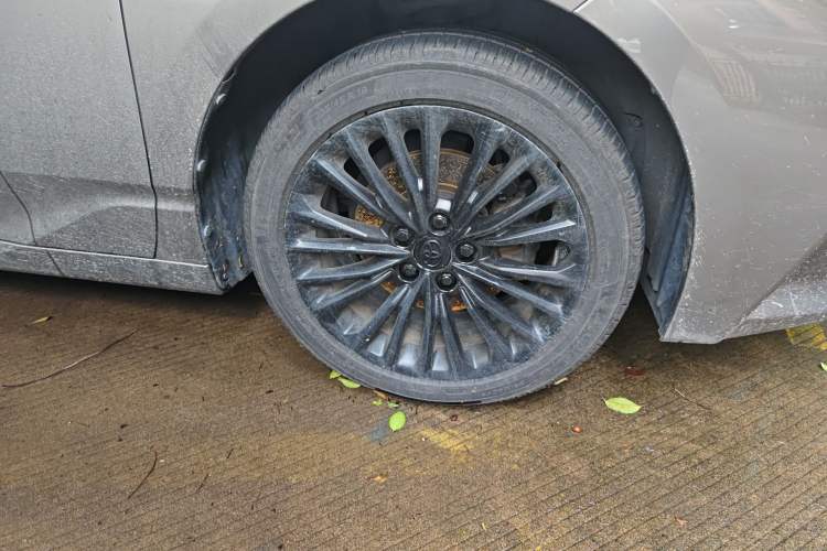 Used Toyota Avalon 2019 Dual-Engine 2.5L XLE Prestige Version China VI Standard