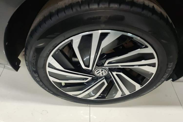 Used Volkswagen Sagitar 2022 280TSI DSG Flyover Edition Right Rear Wheel Hub