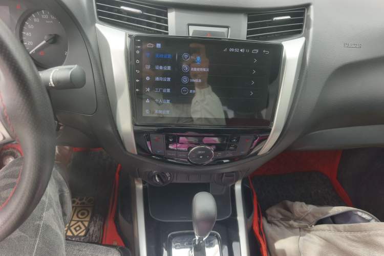 Used Nissan Navara 2017 2.5L Automatic 4x4 Luxury Edition QR25 Audio And AC Panel