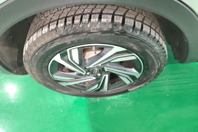 Used Hongqi HS5 2022 2.0T Smart Connect Flagship Enjoyment Purchase Edition Right Rear Wheel Hub