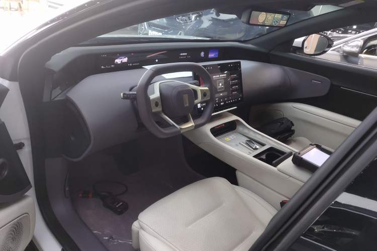 Used Avatr 12 2025 Max All-Electric Version Center Console