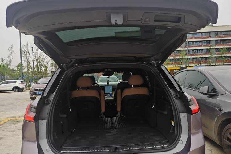 Used Nio ES8 2022 75 kWh Six-Seater Version Trunk