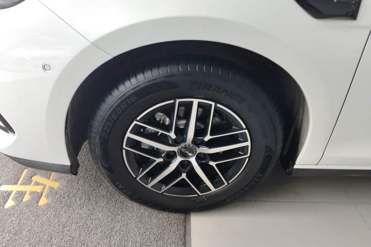 Used BYD Seal 05 DM-i 2025 DM-i Intelligent Drive 120KM Flagship Model Left Front Wheel Hub