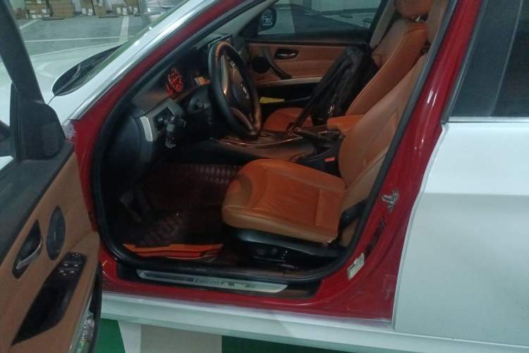 Used BMW 3 Series 2011 320i Luxury Edition
