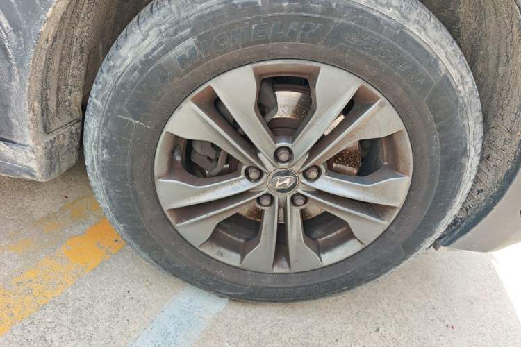 Used Hyundai Santa Fe 2013 2.4L Automatic Two-Wheel Drive Smart Version