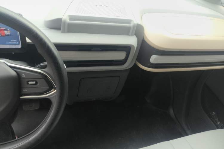 Used SAIC MAXUS Dana V1 2025 Low-Roof Multi-Function Version 50 kWh