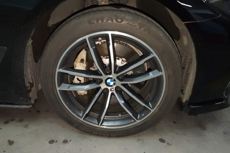 Used BMW 5 Series New Energy 2021 535Le Pioneer Edition M Sport Package Right Front Wheel Hub