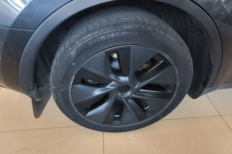 Used Tesla Model Y 2024 Long-Range All-Wheel-Drive Version