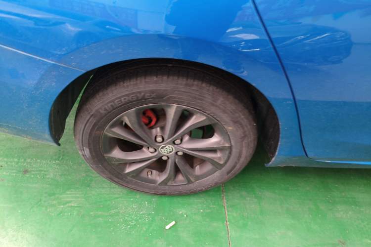 Used Buick Verano 2023 Pro GS Hunter Wind Edition Right Rear Wheel Hub