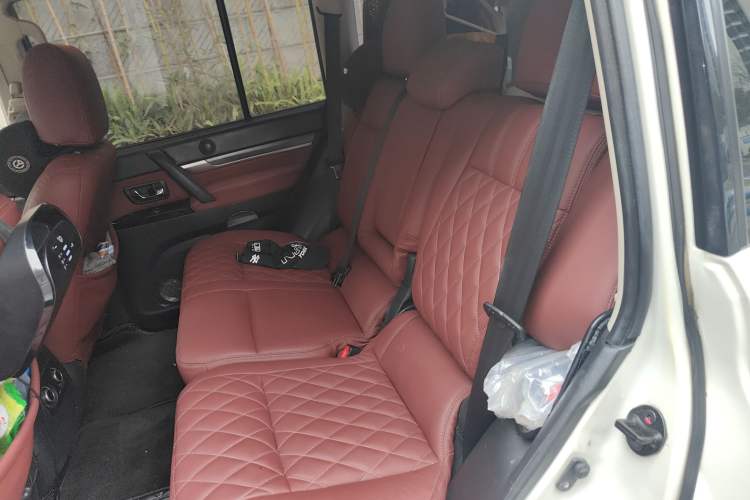 Used Mitsubishi Pajero 2015 3.0L Automatic Luxury Version China IV Standard Left Rear Seat