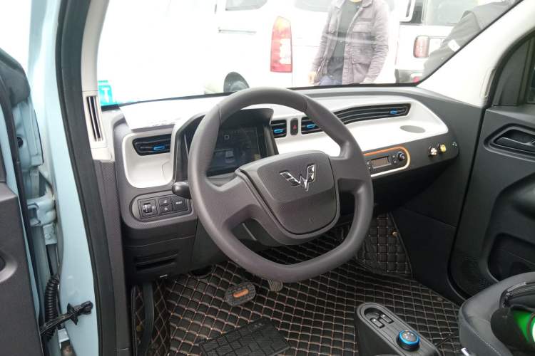 Used Wuling Hongguang MINIEV 2020 Easy Version Lithium-Ion Battery Center Console