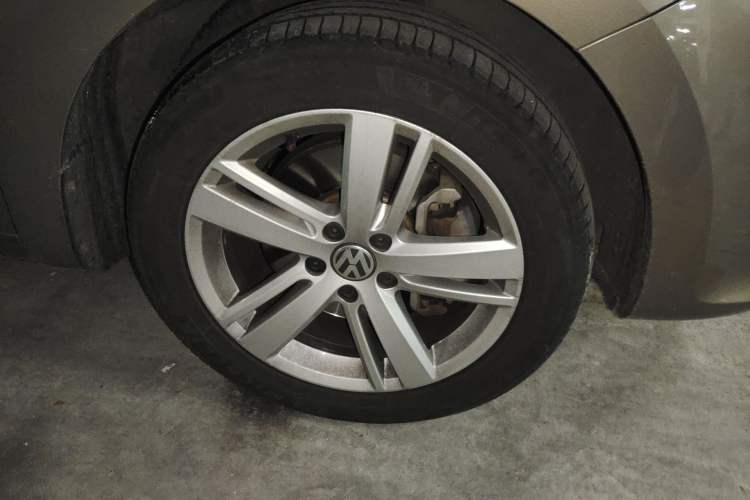 Used Volkswagen Sharan 2018 380TSI Comfort Edition 7-Seater Right Front Wheel Hub