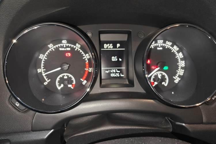 Used Skoda Yeti 2014 1.4TSI DSG Vibrant Edition Odometer Close Up