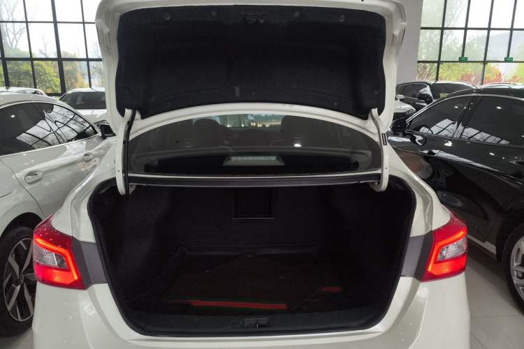 Used Nissan Sylphy 2019 1.6XV CVT Smart Connect Luxury Edition China VI Standard Trunk