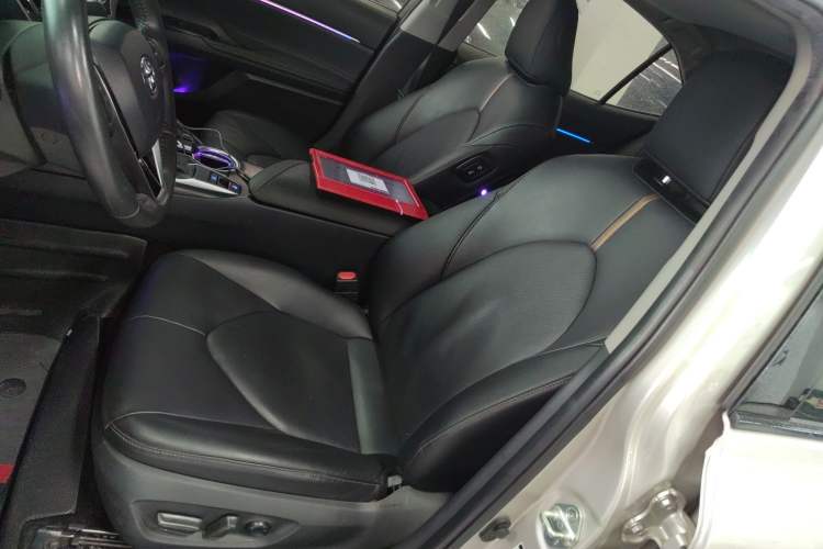 Used Toyota Camry 2021 2.0G Luxury Edition
