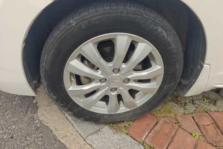 Used Honda Fit 2014 1.5L LX CVT Comfort Model Left Front Wheel Hub