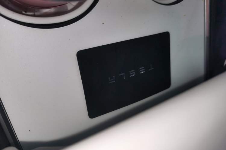 Used Tesla Model Y 2021 Long-Range All-Wheel-Drive Version Vehicle Key