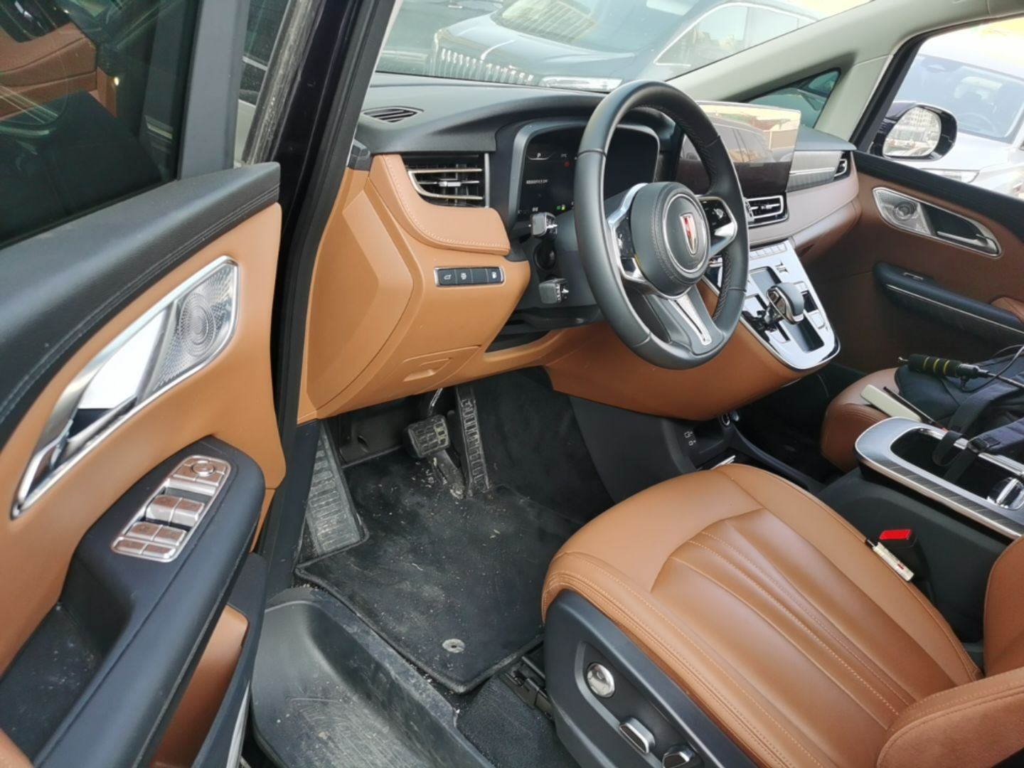 Hongqi HQ9 PHEV 2024 2.0T Four-Wheel Drive Business Edition — снимка 18