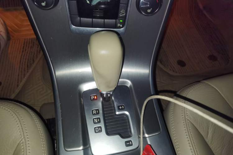 Used Volvo XC60 2011 T6 AWD Zhiya Edition Gear Lever