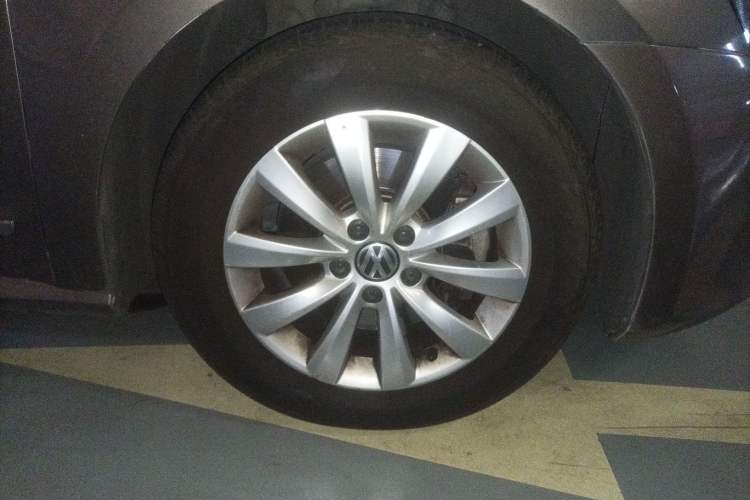 Used Volkswagen Passat 2011 1.4 TSI DSG Prestige Edition Right Front Wheel Hub