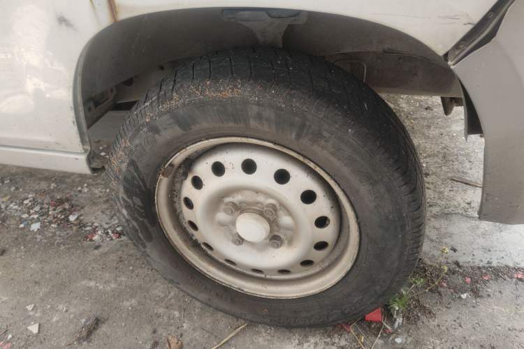 Used Wuling Zhiguang 2015 1.2L Practical LS-I Model Right Front Wheel Hub