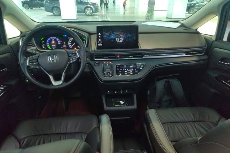Used Honda Elysion 2024 2.0L eHEV Luxury Edition Center Console