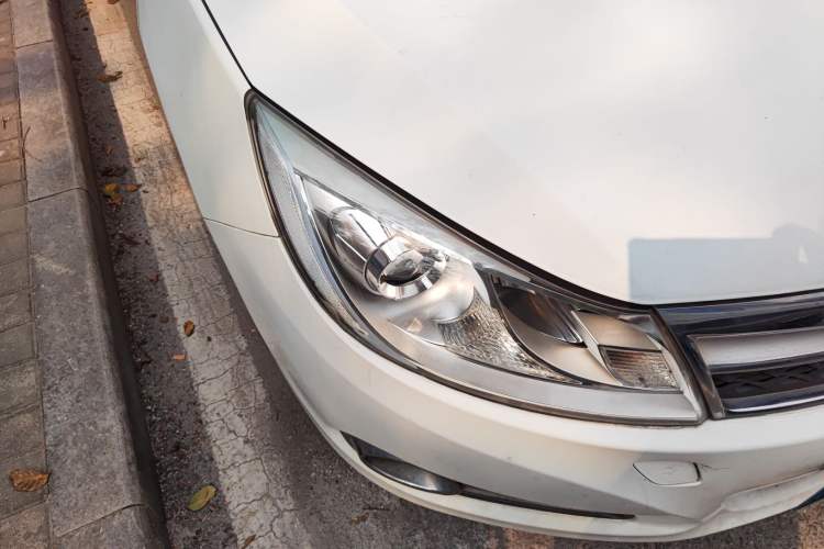 Used BYD Surui 2014 1.5L Manual Luxury Model Right Front Headlight