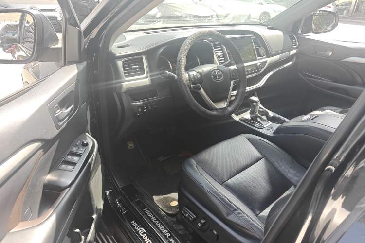 Used Toyota Highlander 2018 2.0T Four-Wheel Drive Prestige Version 7 Seats China VI Standard Driver Seat