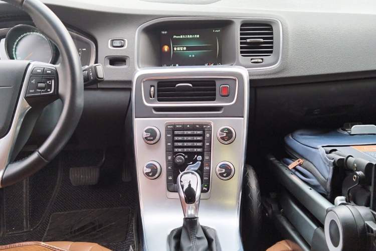 Used Volvo S60 2016 S60L T5 Intelligent Drive Edition Audio And AC Panel