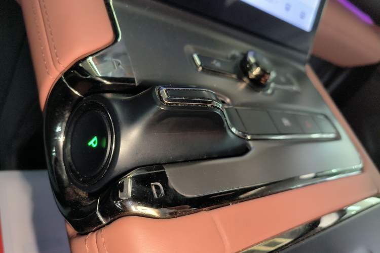 Used Nio EC6 2020 605 km Sport Edition Gear Lever