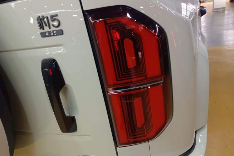 Used Formula Leopard 5 2025 TianShen Intelligent Driving Ultra Edition Right Rear Taillight