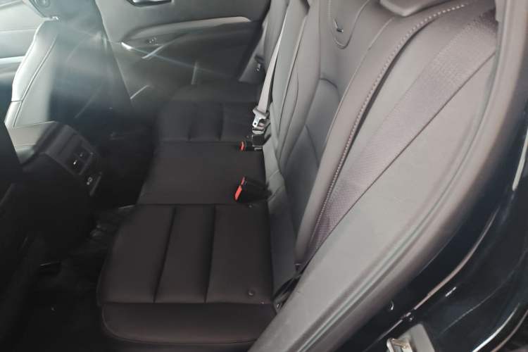 Used Cadillac XT4 2018 28T Two-Wheel-Drive Luxury Model
