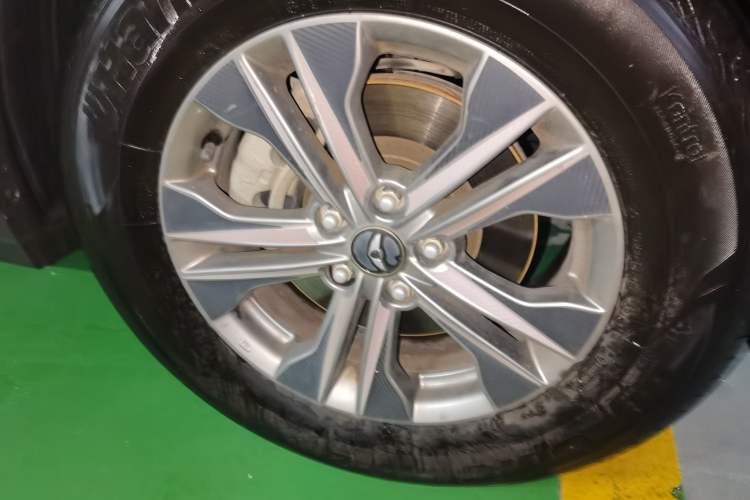 Used Hyundai Santa Fe 2013 Revised Version 2.4L Automatic All-Wheel Drive Smart Type