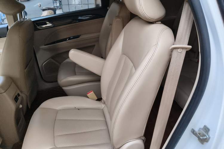 Used Baojun 730 2016 1.5L Manual Comfort Version 7 Seats China V Emission Standard Left Rear Seat