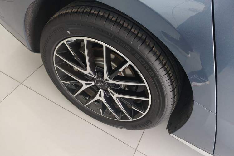 Used BYD Seal 07 DM-i 2025 Intelligent Driving Version DM-i 1.5L 125 km Prestige Edition Right Rear Wheel Hub