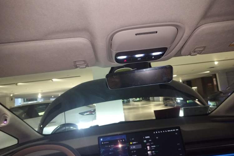 Used XPeng X9 2025 740 Ultra-Long Range Max
