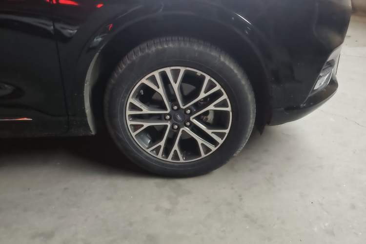 Used Ford Escape 2020 EcoBoost 245 Four-Wheel Drive Luxury Edition
