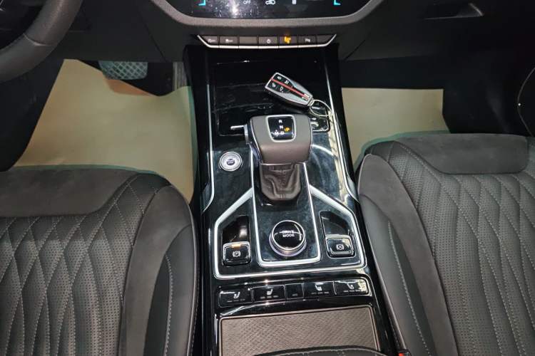 Used Hongqi HS5 2022 Revised Version 2.0T Smart Connect Flagship Edition