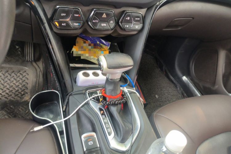 Used GAC Trumpchi GS4 2017 235T Automatic Two-Wheel Drive Luxury Smart Connectivity Version Gear Lever