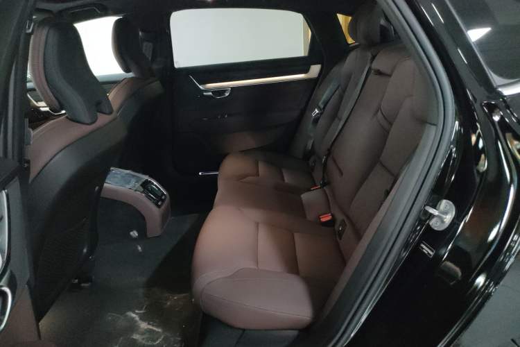 Used Volvo S90 2026 B5 Zhiyuan Luxury Edition