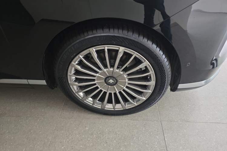 Used Hyptec HL 2025 Model Revised 350 Max Five-Seater LiDAR Edition Right Front Wheel Hub