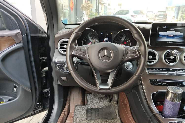 Used Mercedes-Benz GLC 2019 Refreshed GLC 300 L 4MATIC Dynamic Edition
