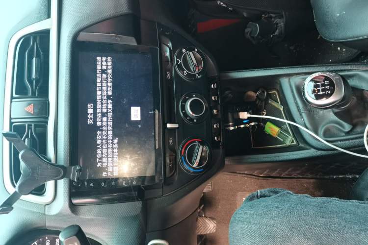 Used Hyundai Verna (older generation) 2017 1.4L Manual Colorful Skyroof Version China V Standard Audio And AC Panel