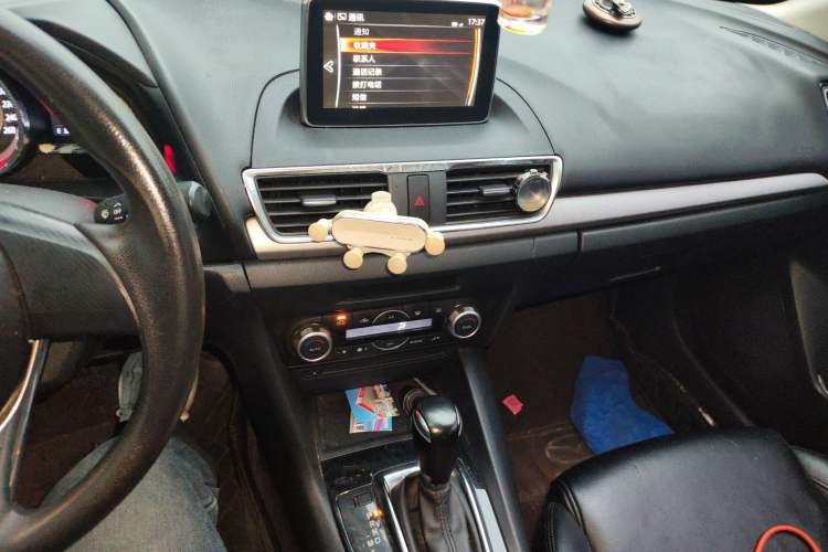 Used Mazda 3 Axela 2014 Sedan 1.5L Automatic Luxury Model